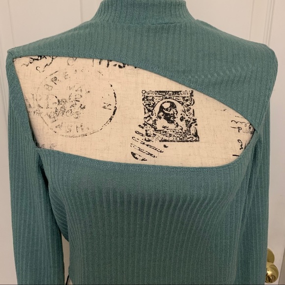 NWOT-Cutout Front Rib-knit Crop size L- 8/10 - Picture 3 of 8